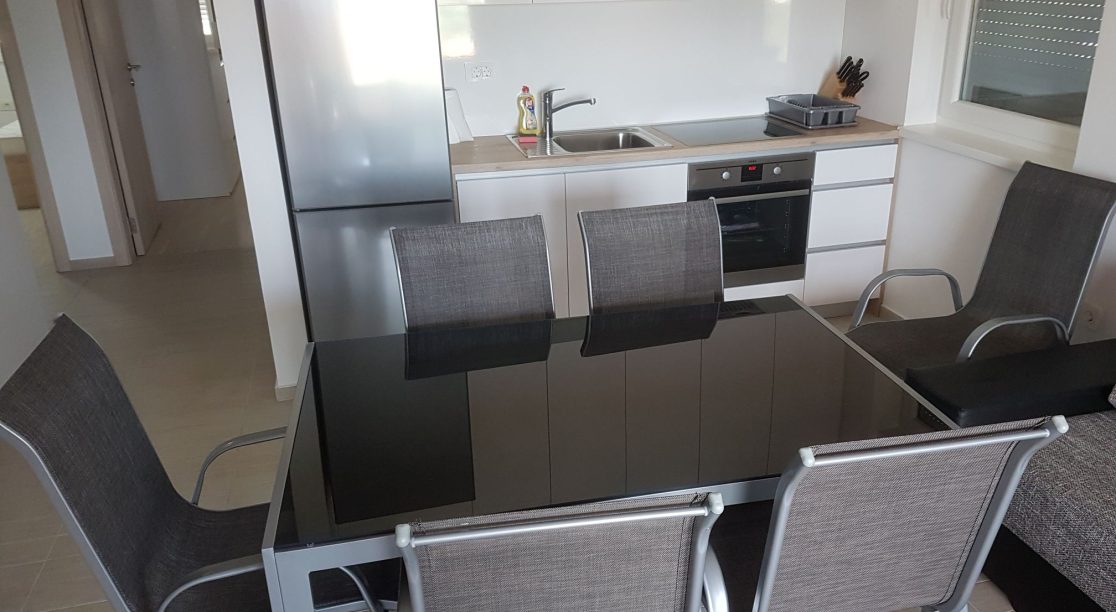 apartman_ugljan8_kuhinja_2016x1512.jpg